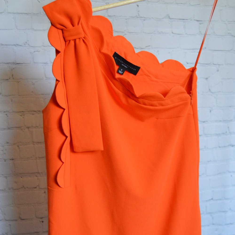 Retro Fitted Orange One- Shoulder Shift Dress